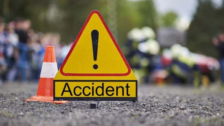 रायपुर में भीषण सड़क हादसा, पिता-पुत्र को हाइवा ने कुचला, मोटरसाईकल के उड़े परखच्चे, मछली पकड़ने जा रहे युव