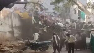 14 students injured as dragon swing collapses in Jhabua